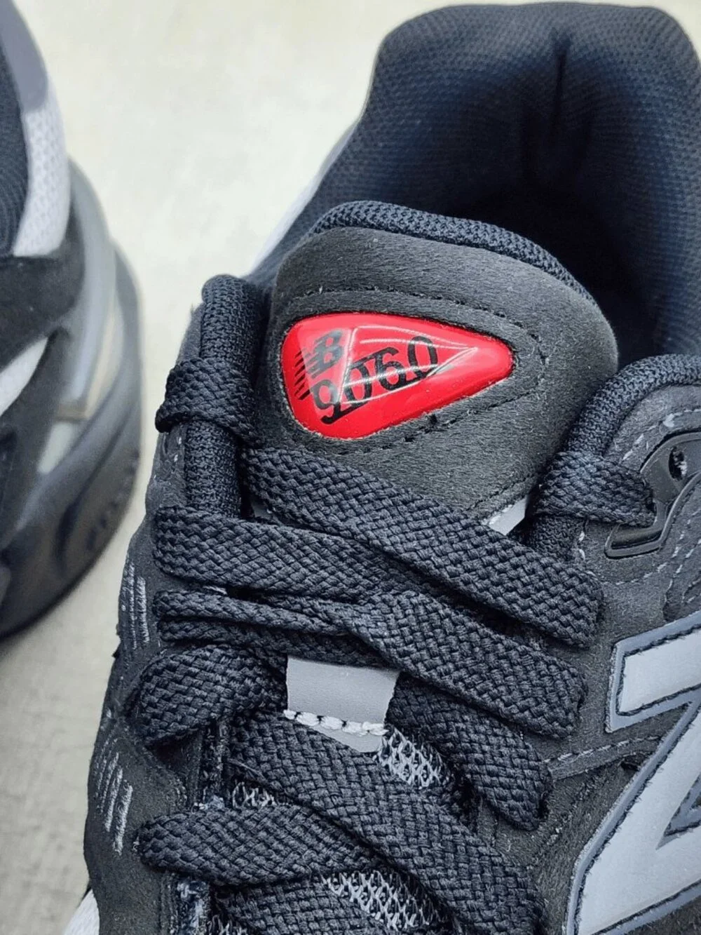 New Balance Kids Sneakers Black Gray Sneakers Lace Up Running Shoes Size 5.5